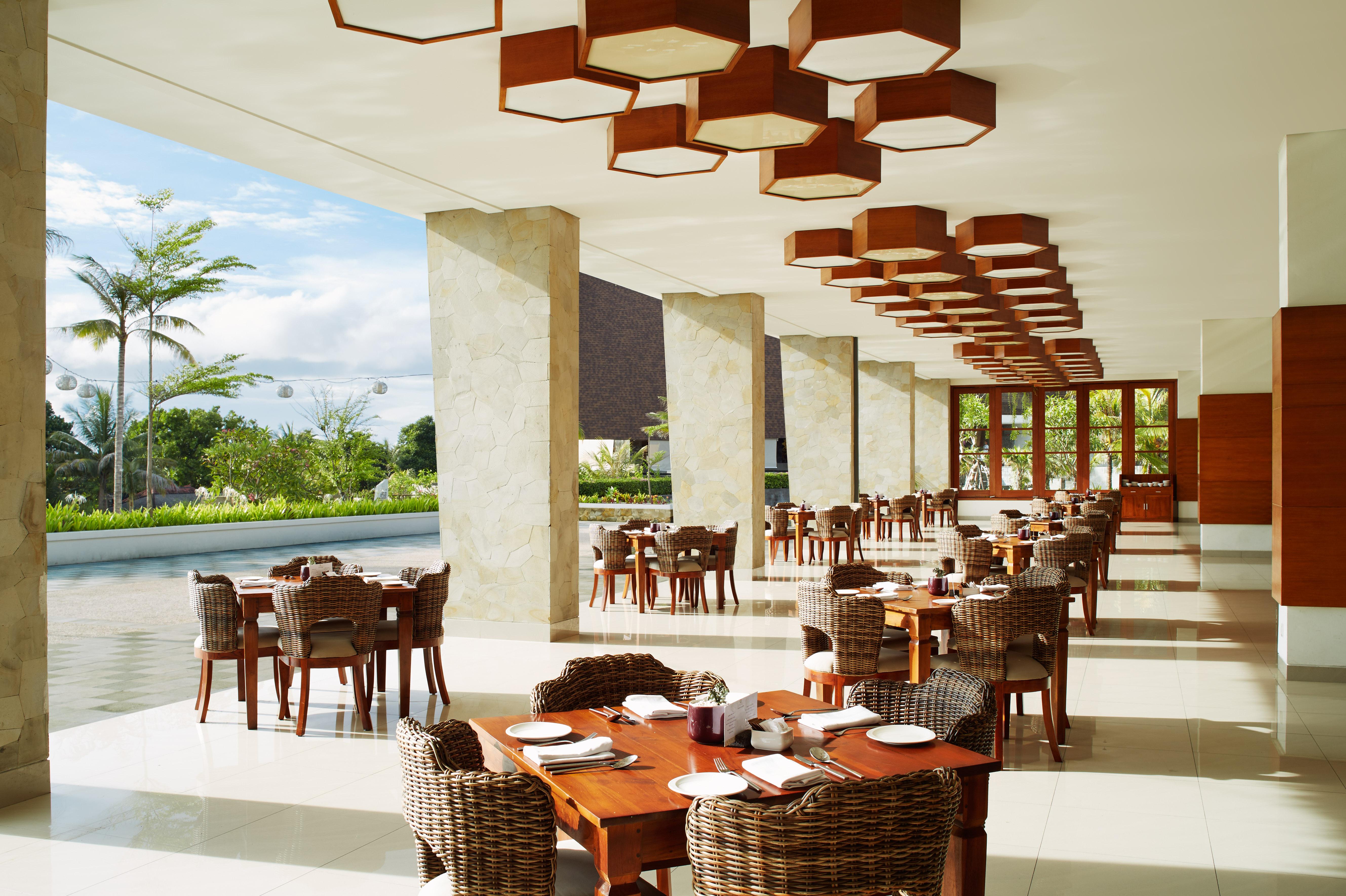 Merusaka Nusa Dua Esterno foto The restaurant at the hotel