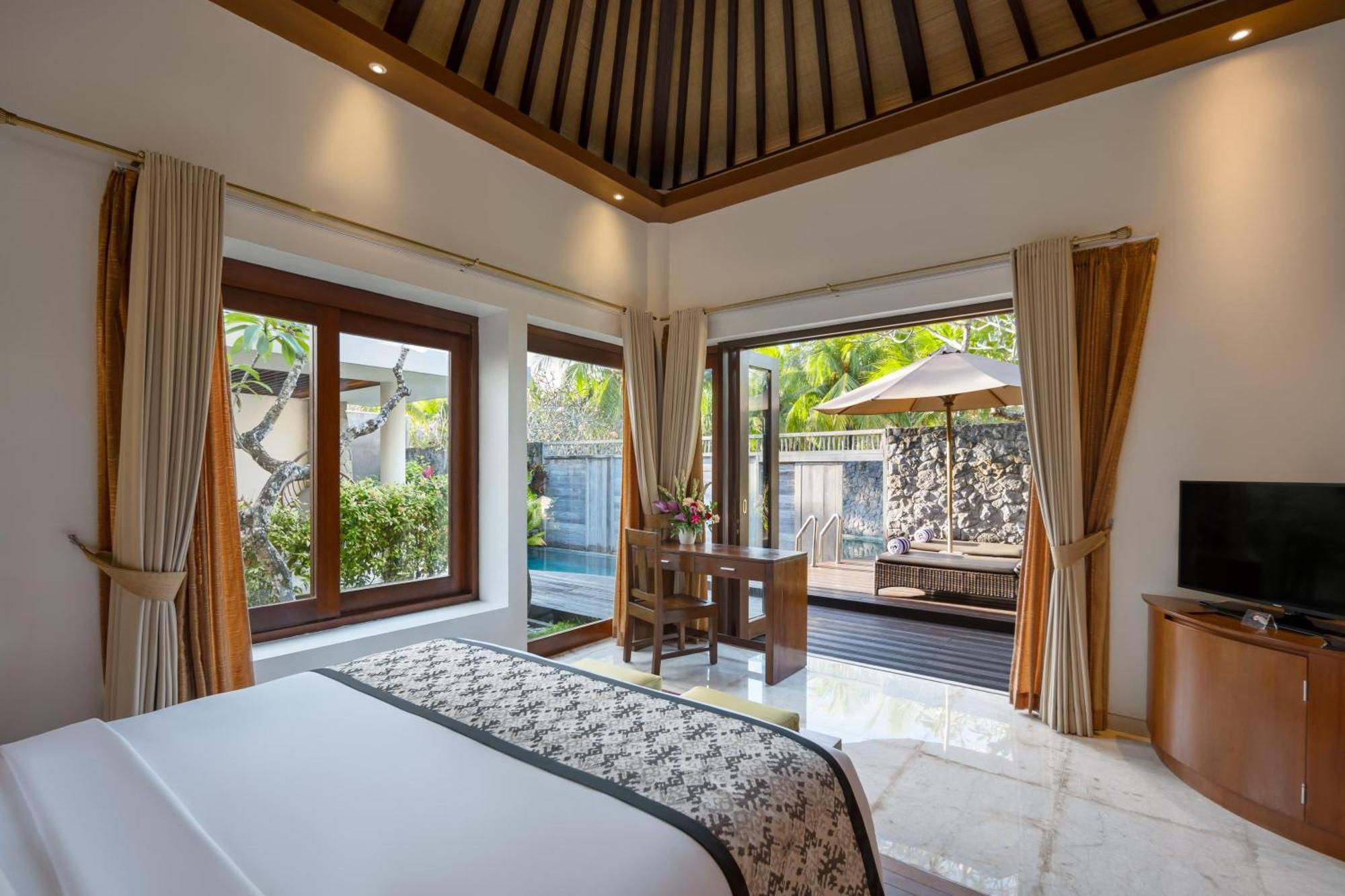 Merusaka Nusa Dua Esterno foto A bedroom at the resort