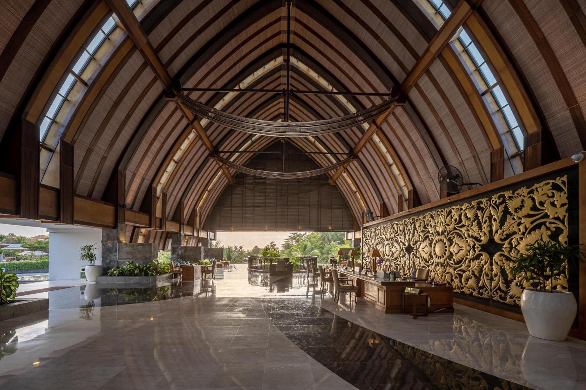 Merusaka Nusa Dua Esterno foto The lobby of the hotel