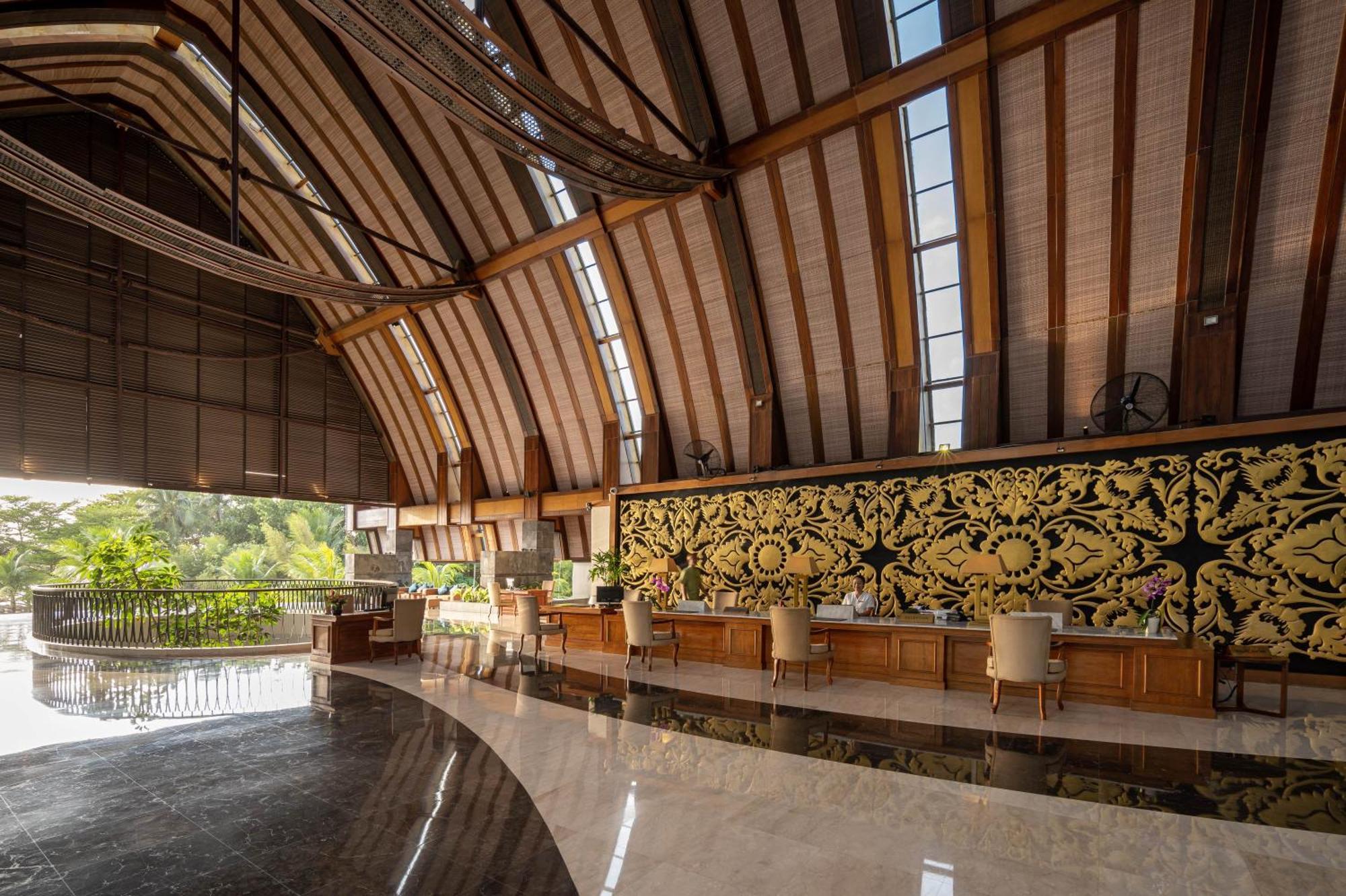 Merusaka Nusa Dua Esterno foto The lobby of the hotel