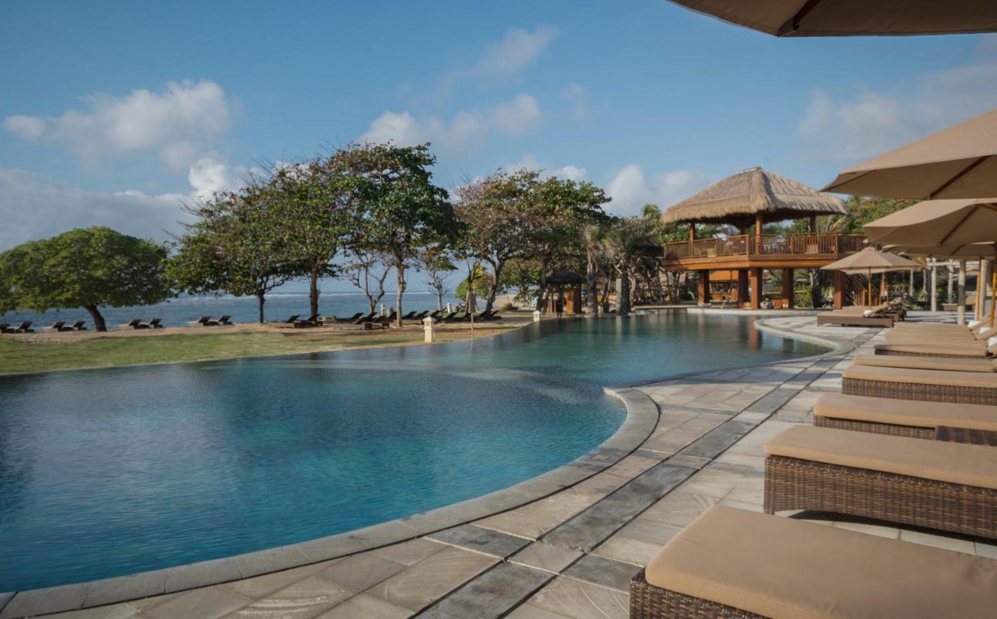 Merusaka Nusa Dua Esterno foto The resort's main pool