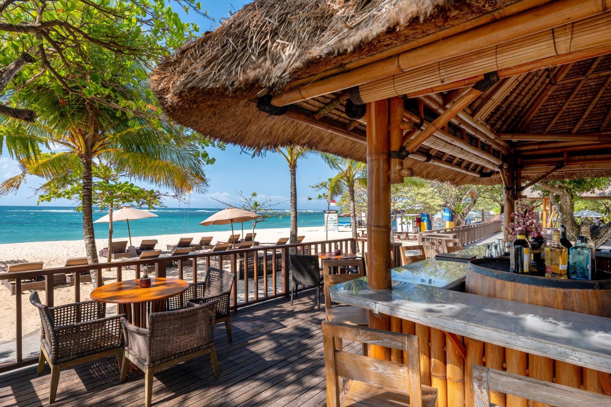 Merusaka Nusa Dua Esterno foto Beachfront bar at the InterContinental Resort Bali