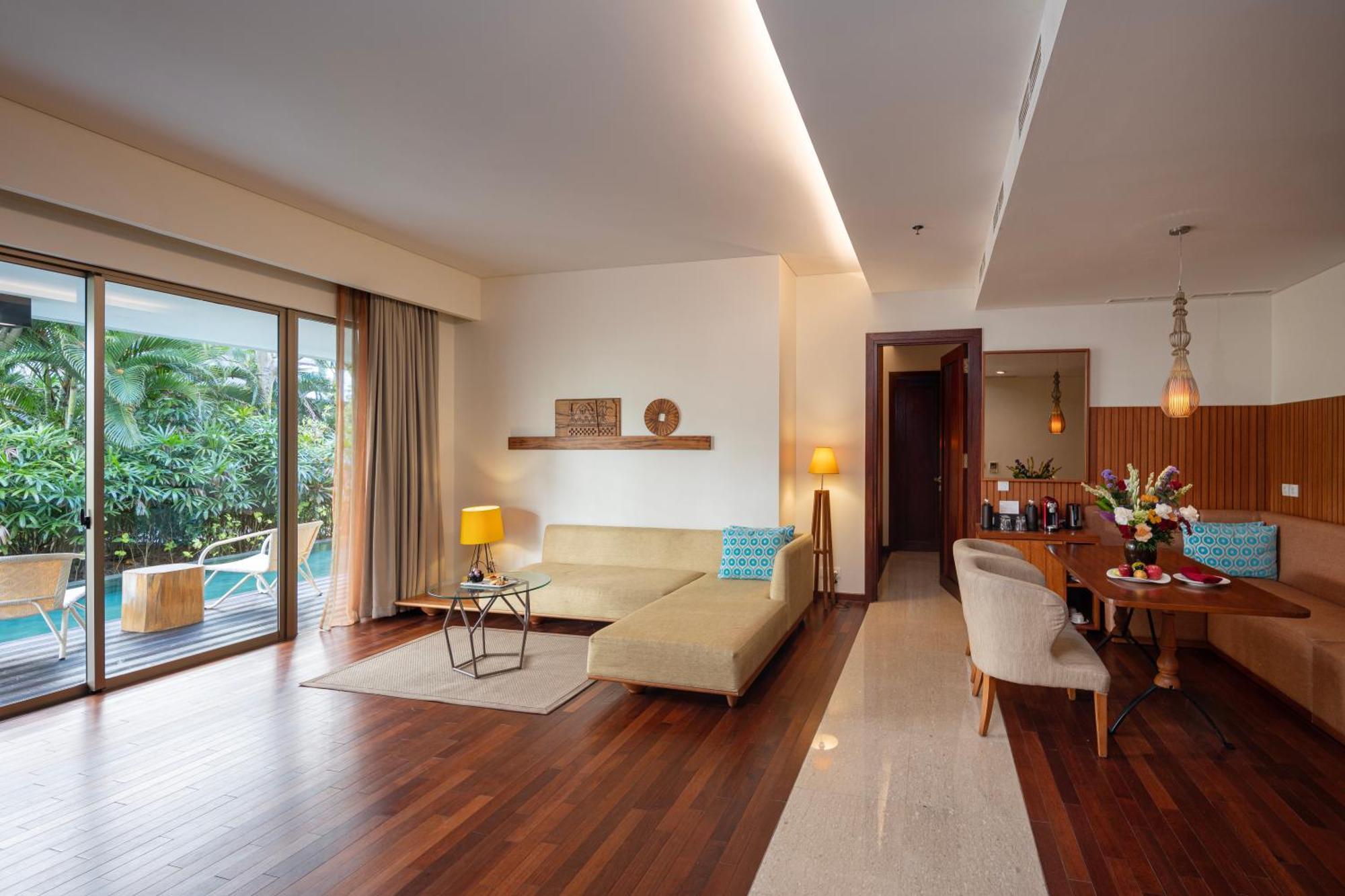 Merusaka Nusa Dua Esterno foto A suite at the resort