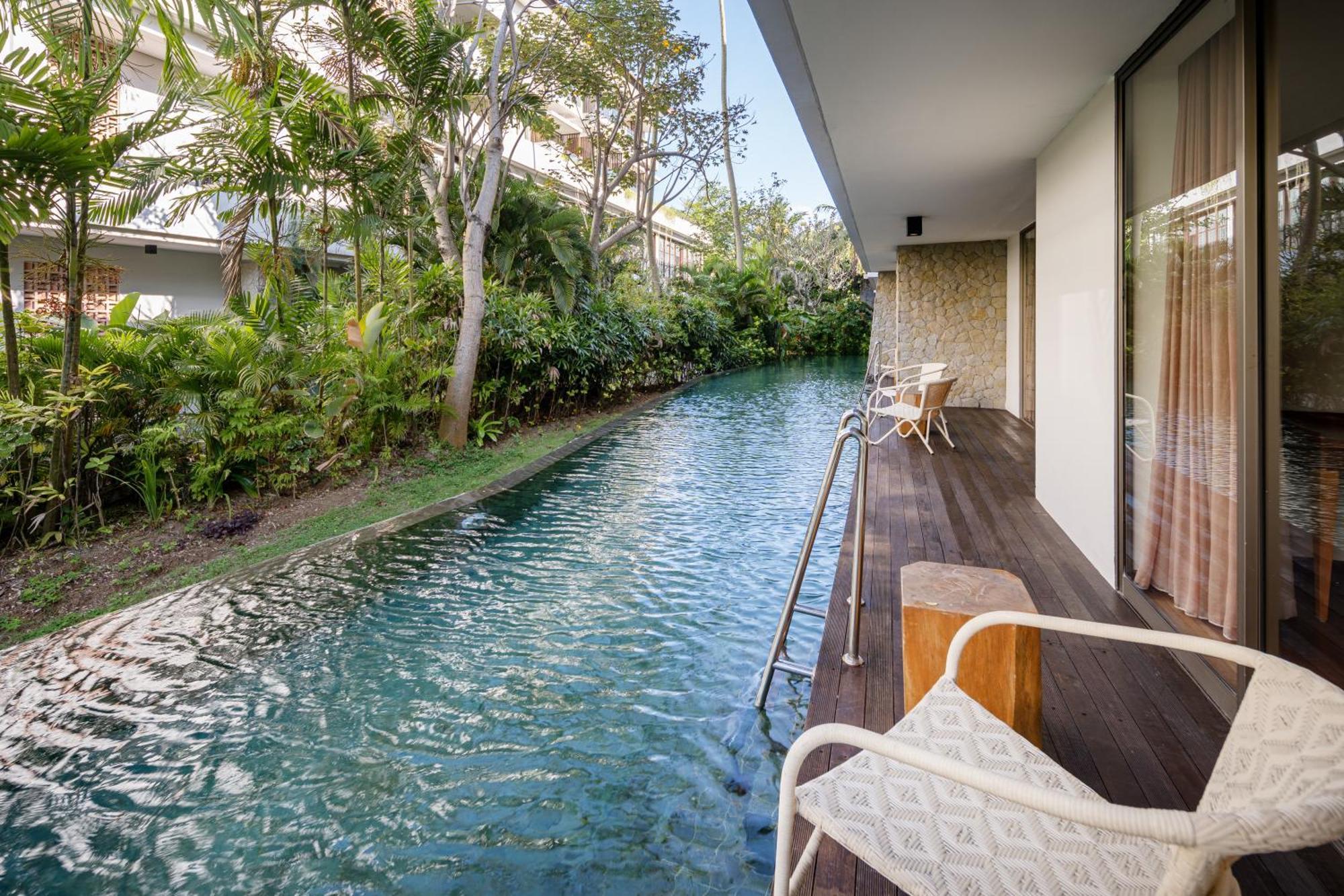 Merusaka Nusa Dua Esterno foto A view of the lagoon from a guest room