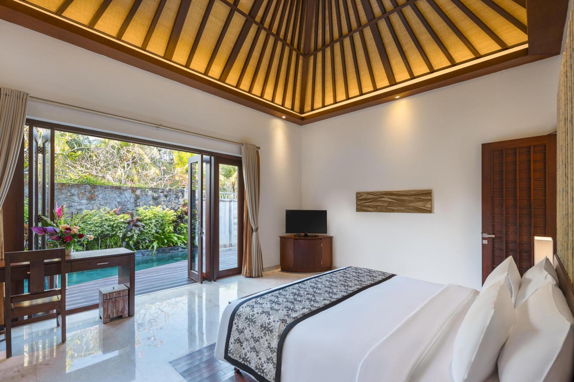 Merusaka Nusa Dua Esterno foto A bedroom at the hotel