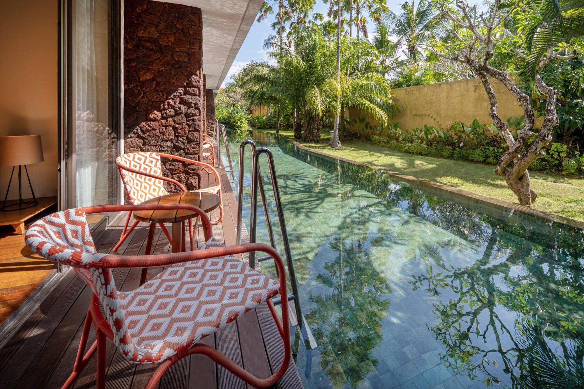 Merusaka Nusa Dua Esterno foto A view of the pool at the hotel