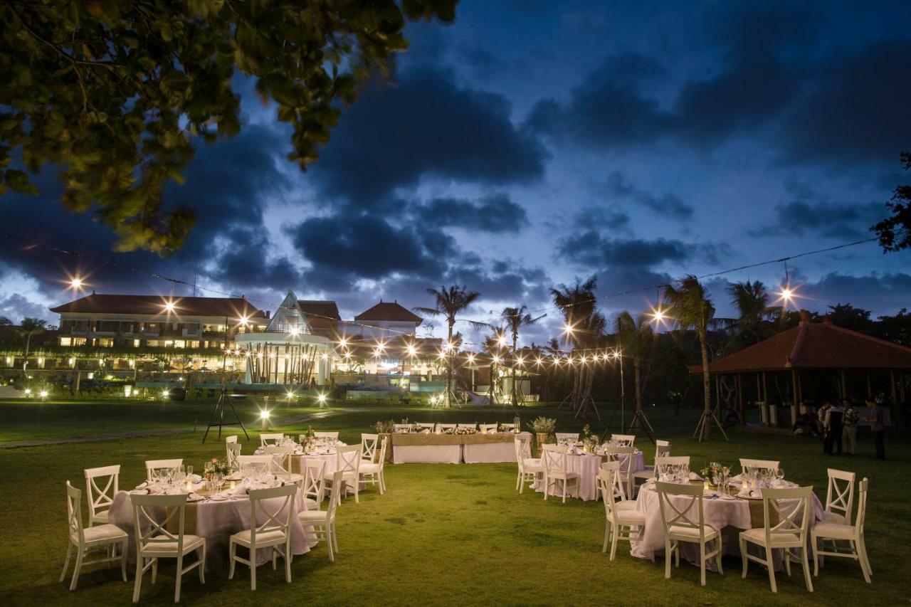 Merusaka Nusa Dua Esterno foto The lawn at the E&O 87 Club